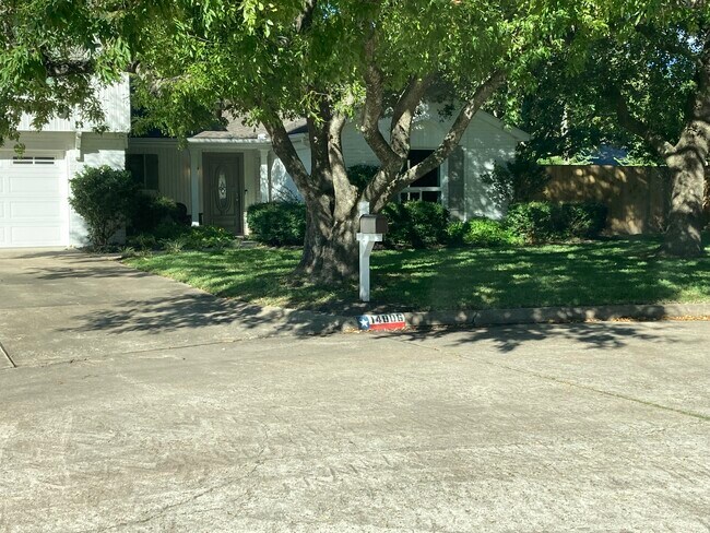 Cul-de-sac location! - 14006 Overbrook Ln