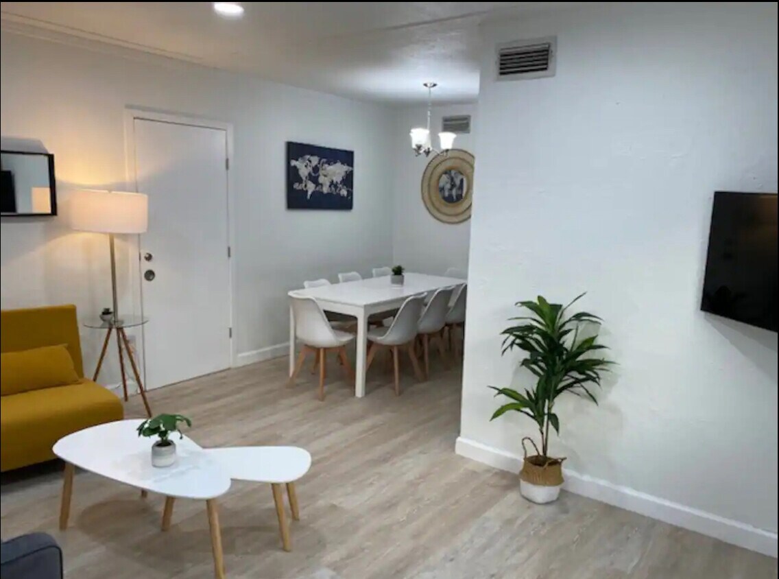 Foto principal - 2160 NW 18th Ter