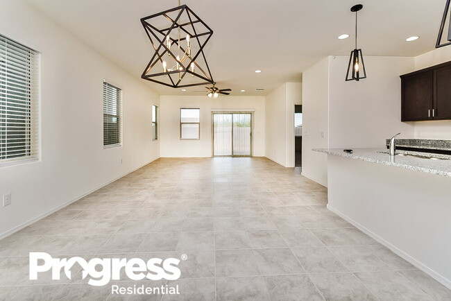 Building Photo - 7014 W Ferntree Ln