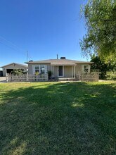 Building Photo - 3083 E Rose Ave