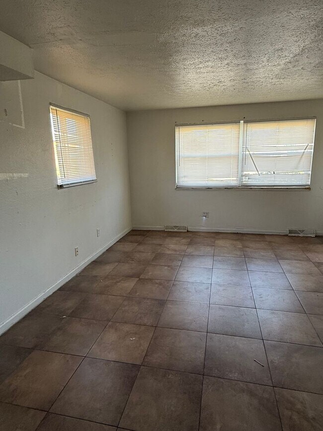 Foto del edificio - Warrensville Heights 3 bedroom townhome