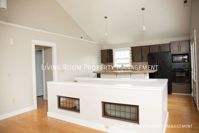 Building Photo - Contemporary Buckman Triplex - Top Floor F...