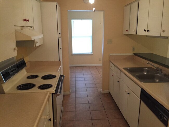Foto del edificio - 2 Bedroom Duplex in SE San Antonio - PECAN VALLEY
