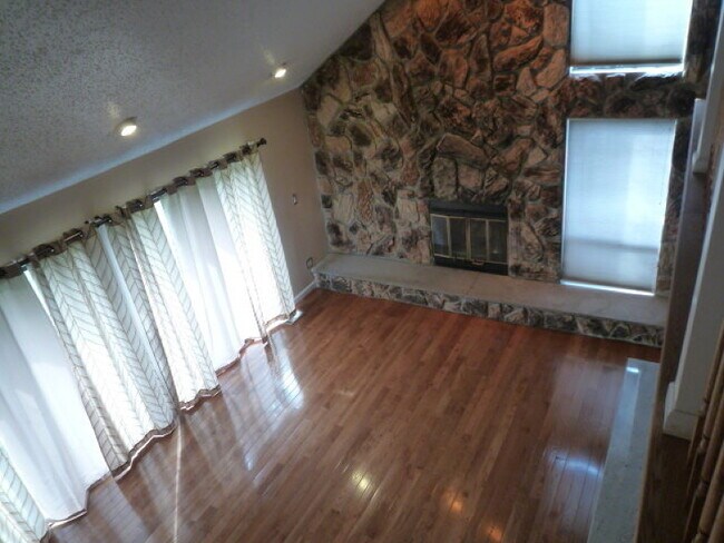 Foto del edificio - 202 Kingsberry Dr