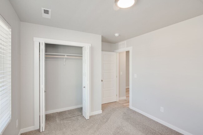 Foto del edificio - Beautiful 4 Bedroom Upscale Home