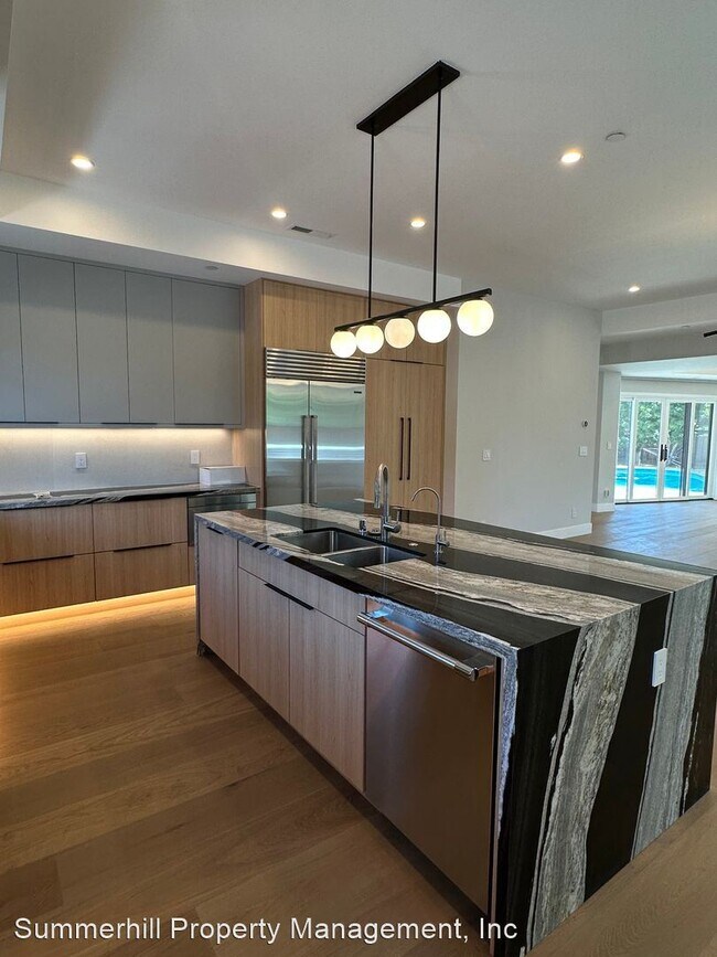 Building Photo - 4 br, 3 bath House - 215 Verano Drive
