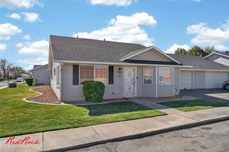 Building Photo - 1015 S River Rd