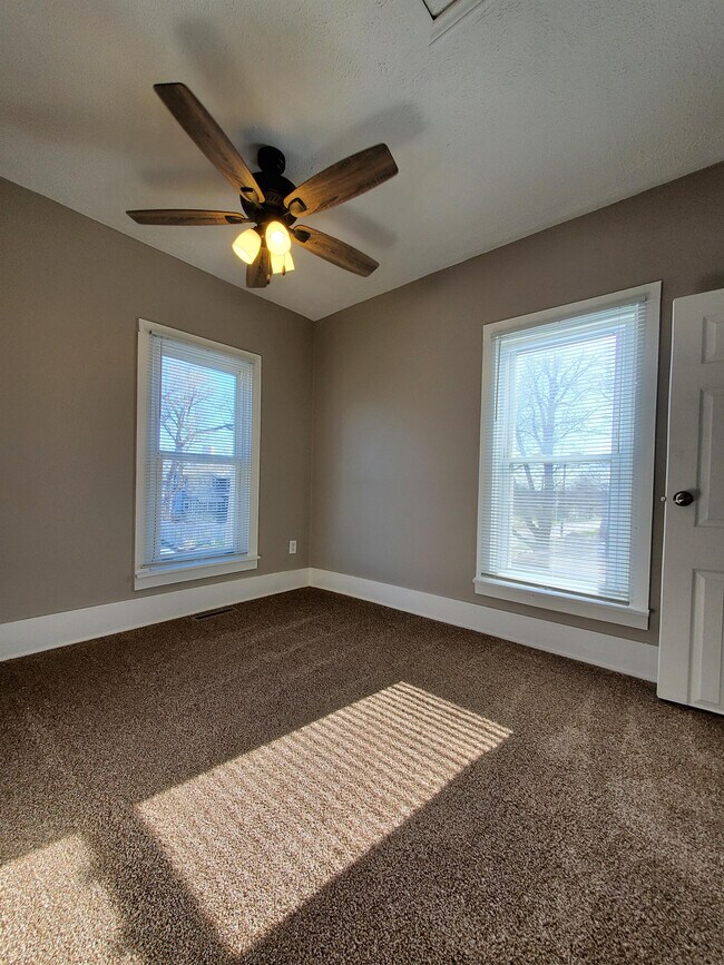 Building Photo - 2205 Holdrege St