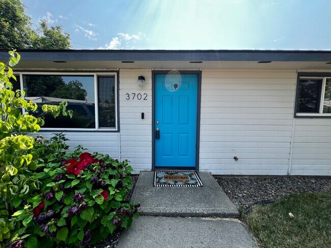 Foto del edificio - 3702 Parkway Ln
