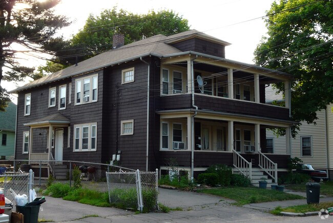 Foto del edificio - 80-82 Old Colony Ave