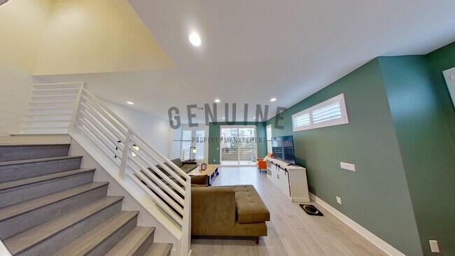 Foto del edificio - Coming Soon: Beautifully Furnished 3Bd 3.5Ba Condo in Costa Mesa