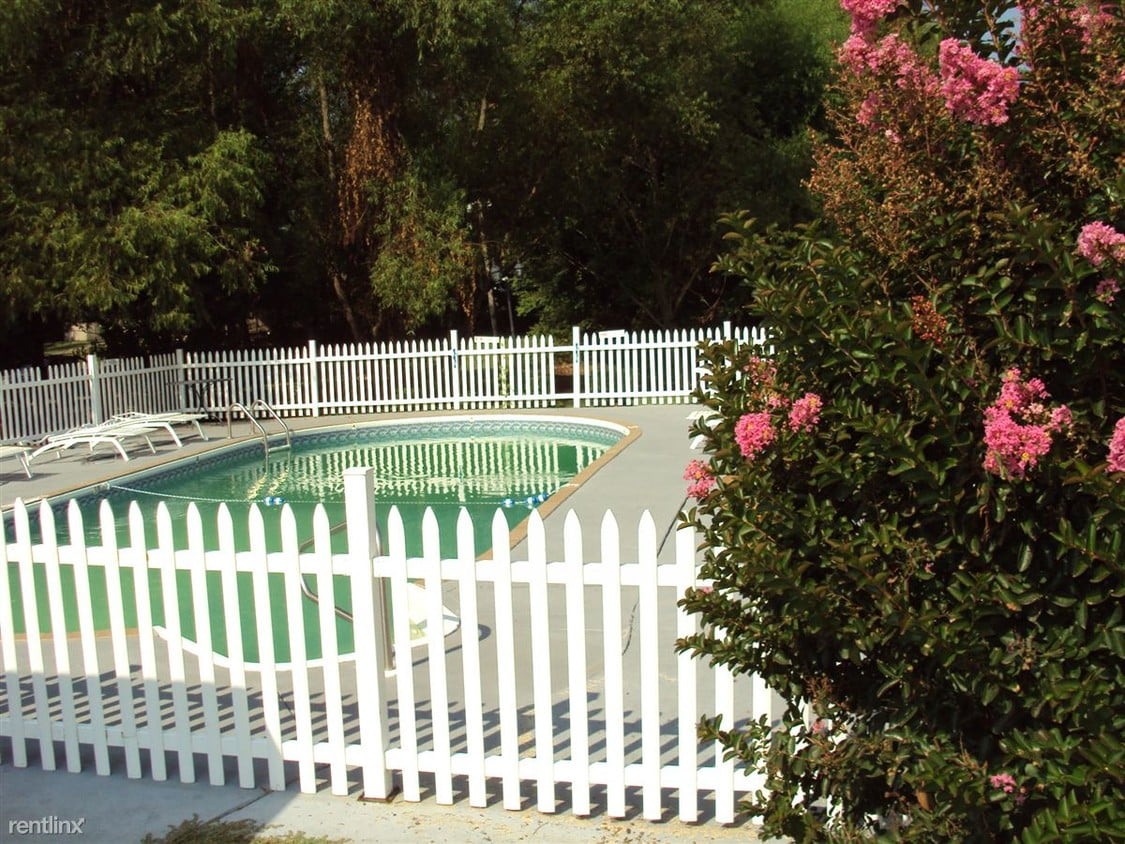 Building Photo - 124 Ballygar St