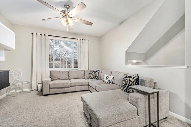 Building Photo - 4325 Savoy Ln