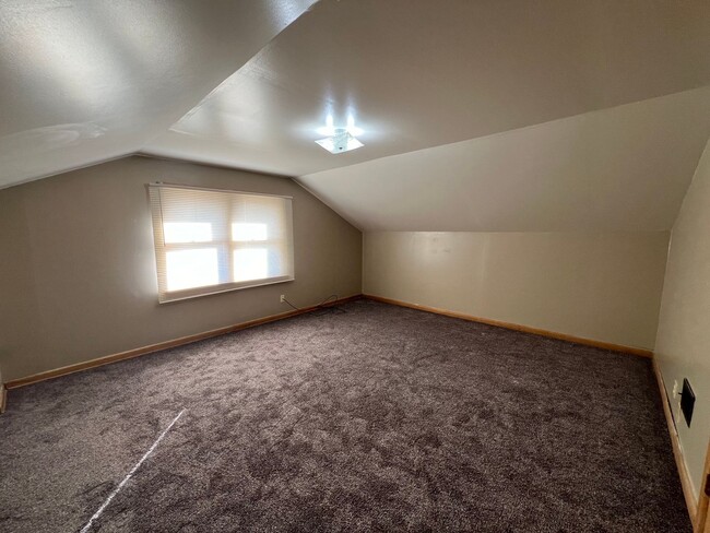 Building Photo - PRICES ARE MELTING! CHECK OUT THIS RENTAL!...