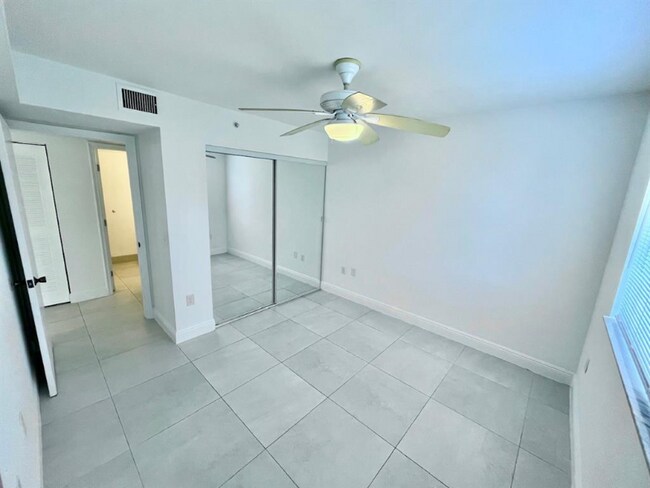 Foto del edificio - 4199 N Haverhill Rd