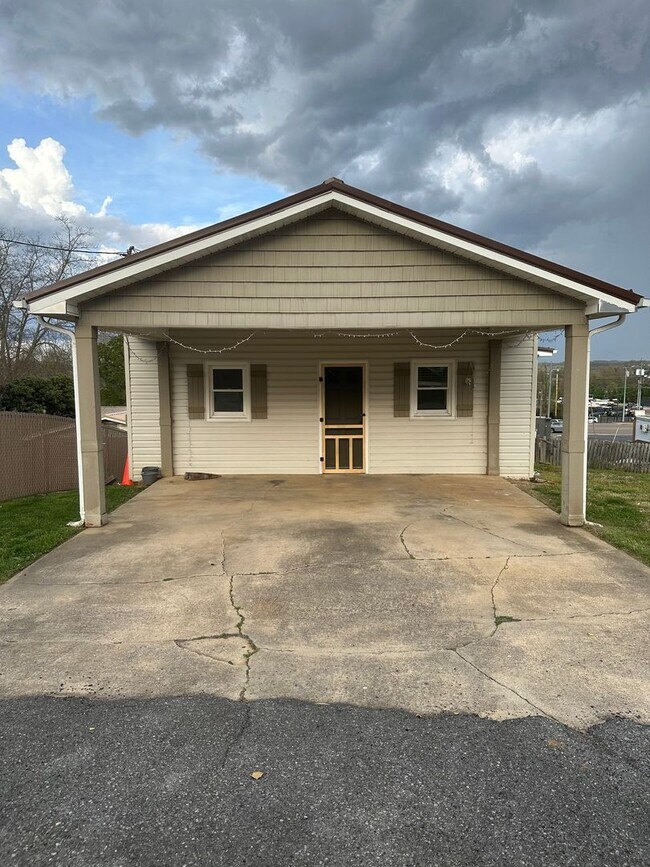 Building Photo - 134 West Dr