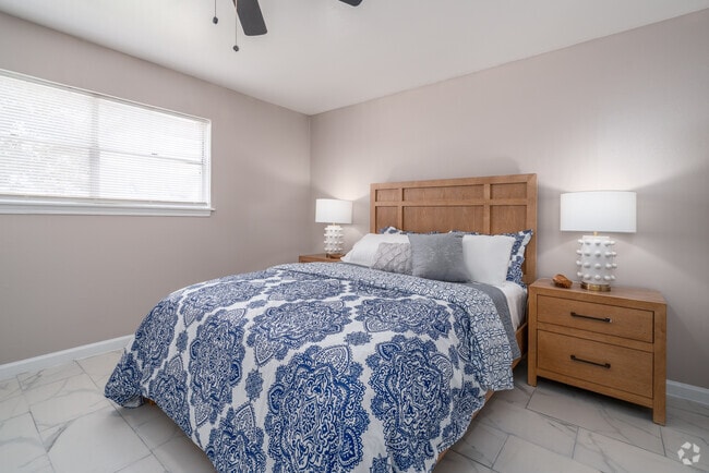 1 habitación, 1 baño - 800 pies cuadrados - Dormitorio - Sharpstown Garden
