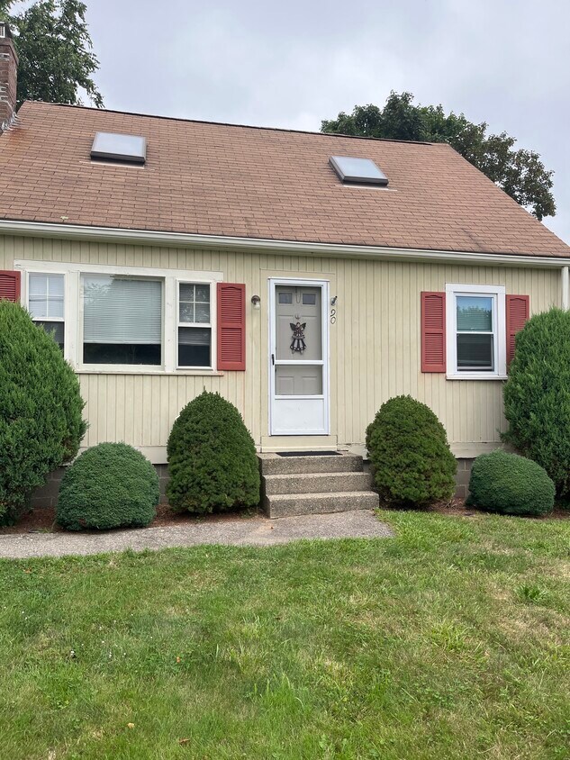 Winter Rental - 90 Colonial Rd