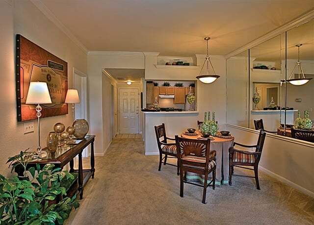 Building Photo - Hyde Park's Finest 2 Bed Apartment.