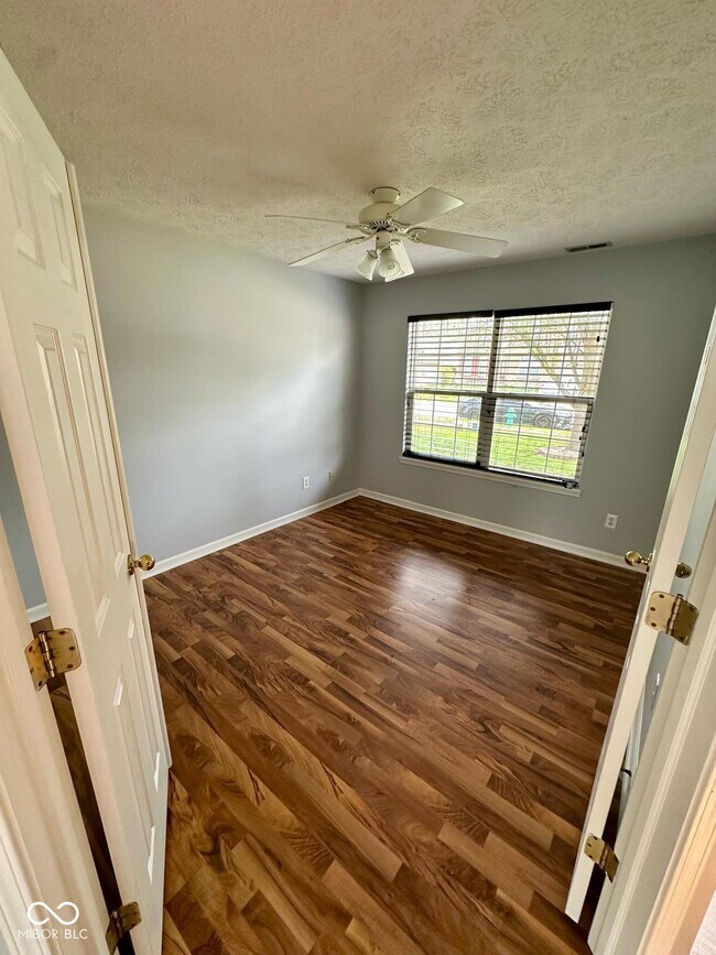 Foto del edificio - 6932 Thousand Oaks Ln