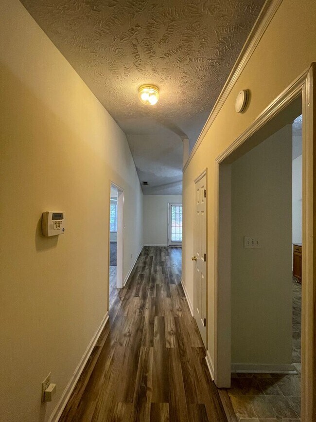 Building Photo - 522 Longview Drive