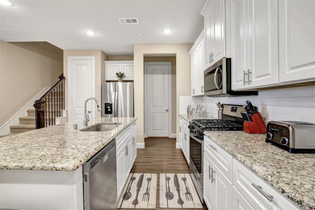 Building Photo - 3 bedroom in Plano TX 75024
