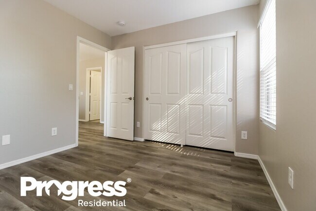 Building Photo - 3215 E Kristal Way