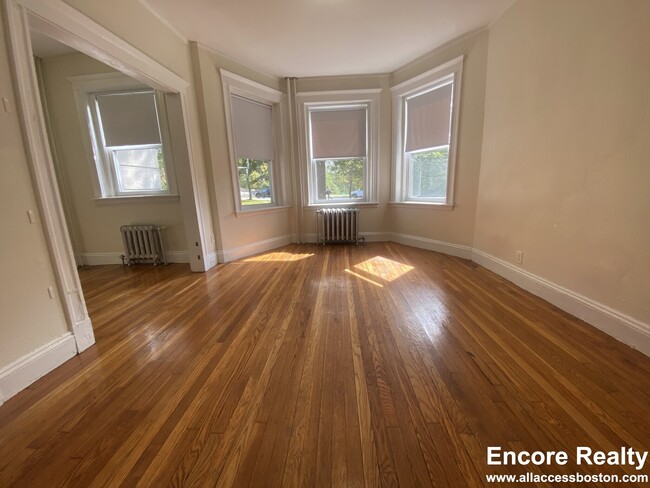 Building Photo - 1163 Boylston St
