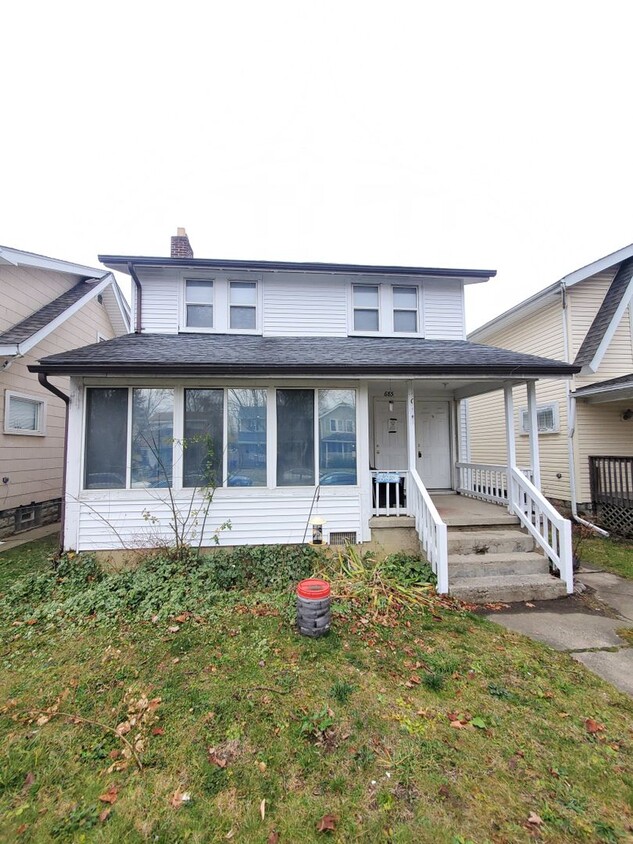Primary Photo - 1-685-682 S Ogden Ave