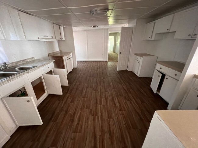 Foto del edificio - 5 Bed 2 bath mobile home