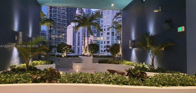 Foto del edificio - 1300 Brickell Bay Dr