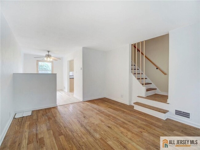 Building Photo - 5 Elm Ct
