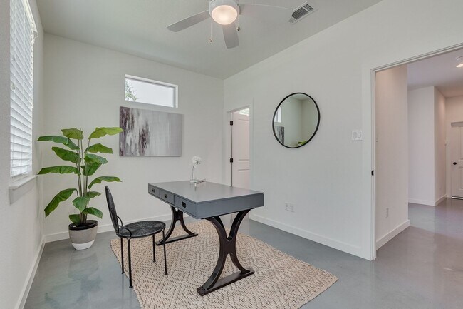 Foto del edificio - * MOVE IN SUMMER 6/28/2027 * 5 Bed 5.5 Bat...