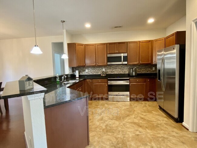 Building Photo - 121 Nautico Way