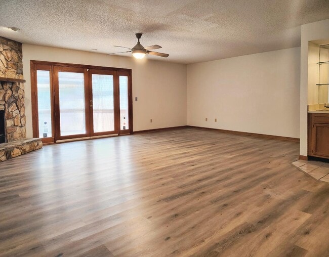 Foto del edificio - 3110 Paddle Creek Dr