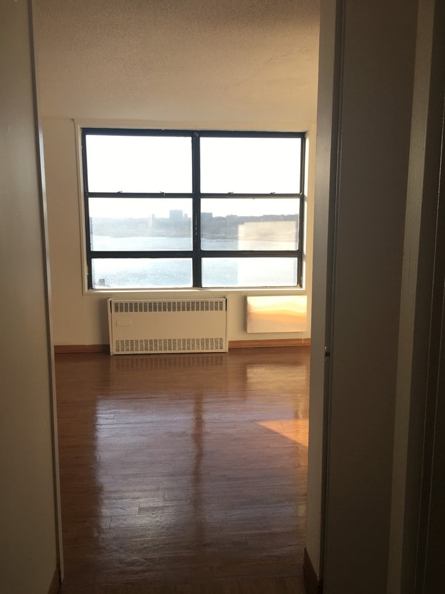 Primary Photo - 3333 Broadway