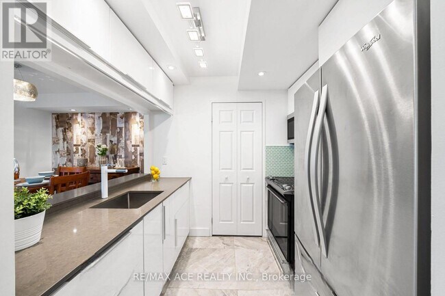 Photo du bâtiment - 285 Enfield Pl