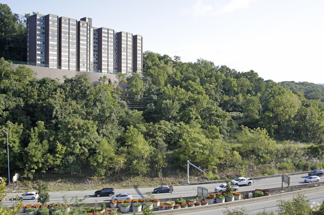 Building Photo - Walnut Towers at Frick Park