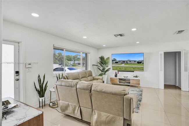 Foto del edificio - 5811 SW 95th Ct