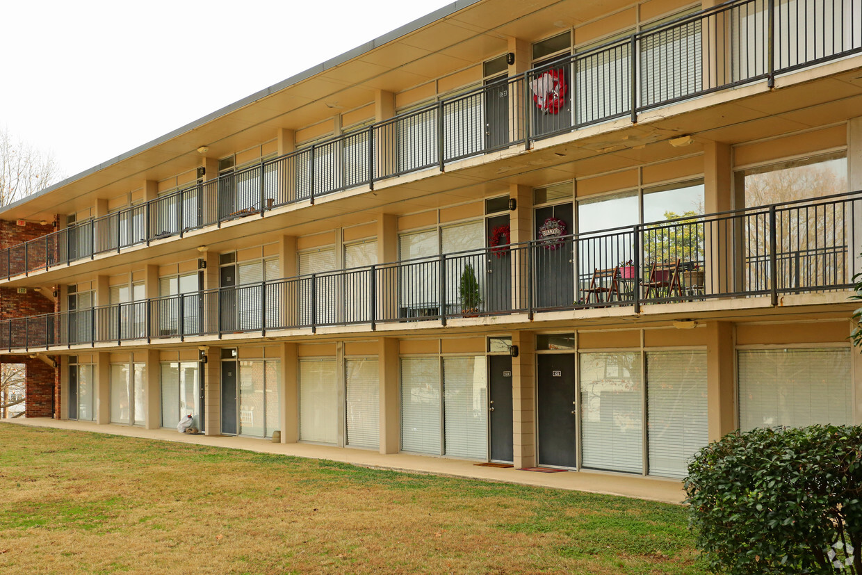Primary Photo - 2990 S Rhodes Cir