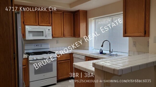 Building Photo - Available now!  Updated home, close to par...