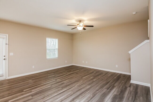 Building Photo - 247 Pond Ct
