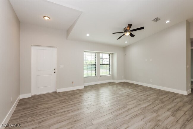 Foto del edificio - 524 Lone Star Ln