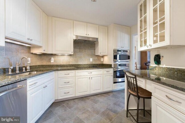 Foto del edificio - 5904 Mt Eagle Dr