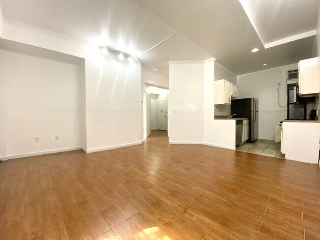Foto del edificio - 174 Grand St