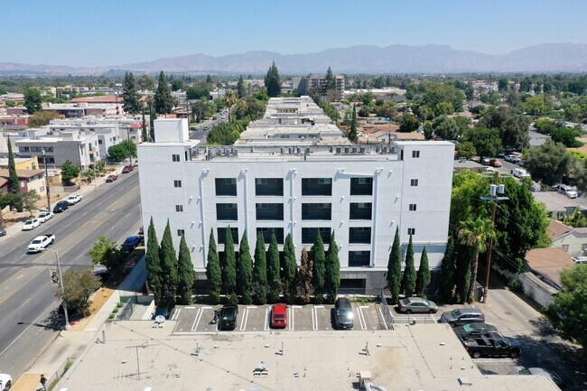 Foto del edificio - 8802 Van Nuys Blvd