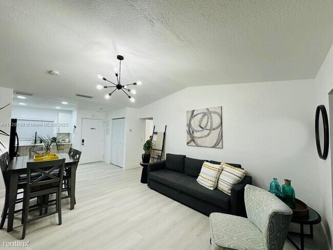 Foto del edificio - 3 br, 2 bath Townhome - 20302 NW 28th Ct