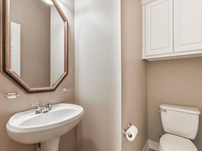 Building Photo - FORE Bedrooms in Del Lago!