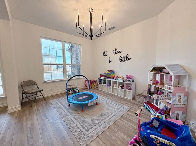 Building Photo - 1505 Isaac Dr