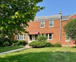 Building Photo - 7224 W Summerdale Ave